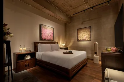 Artist-Hideaway-Zimmer (Innenfenster) — ANIMA Vietnamese Contemporary Art Boutique Hotel
