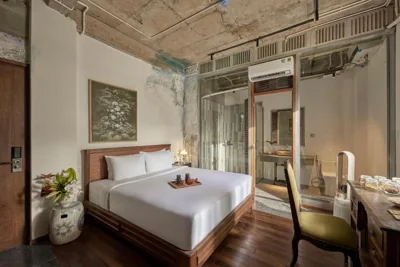 Artist-Refuge-Zimmer (Blick auf den Hinterhof) — ANIMA Vietnamese Contemporary Art Boutique Hotel